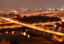 서울 응봉산 야경: 아름다운 도시의 밤을 물들이는 빛과 풍경